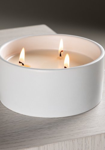 VENTURE DESIGN Douglas duftlys, rund - 25% sojavoks, 25% paraffin, offwhite keramik (D13xH6)