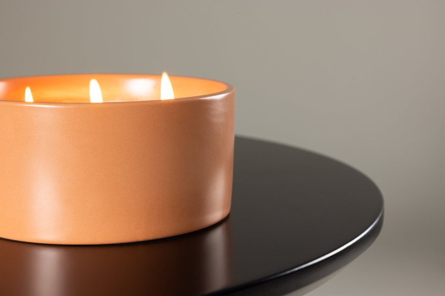 VENTURE DESIGN Douglas duftlys, rund - 25% sojavoks, 25% paraffin, ristet keramik (D13xH6)