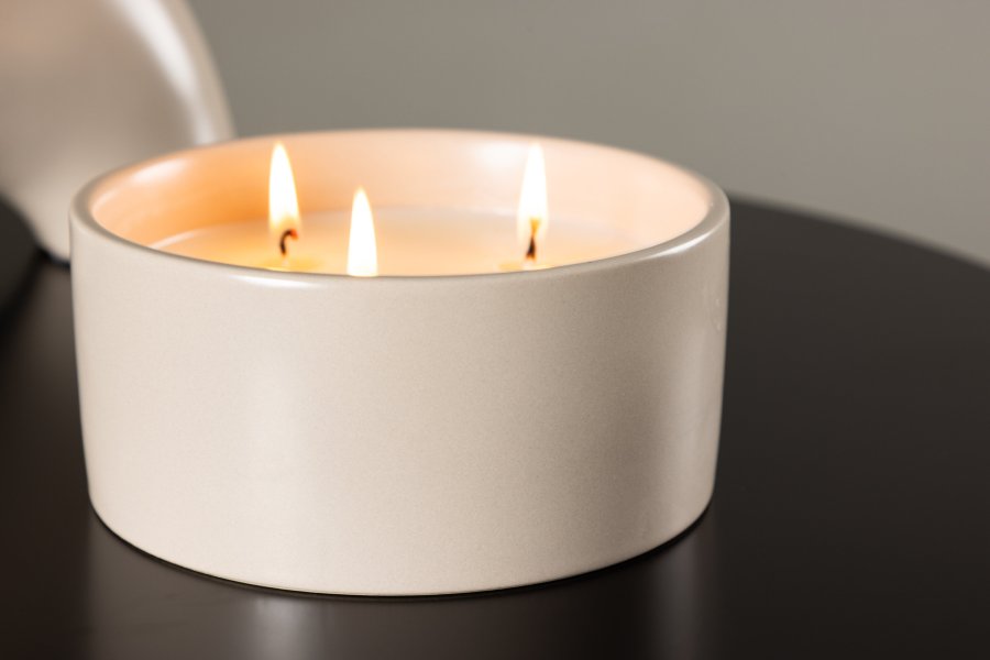 VENTURE DESIGN Douglas duftlys, rund - 25% sojavoks, 25% paraffin, beige keramik (D13xH6)