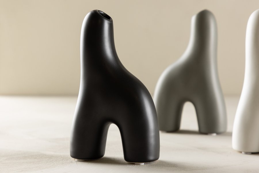 VENTURE DESIGN Aya vase - sort stentj (9x4x16H)