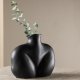 VENTURE DESIGN Harvey vase - mat sort stentj (17x10x15H)