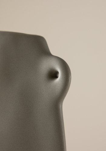 VENTURE DESIGN Hie vase, m. 2 hanke - mrkegr stentj (14x5x21H)