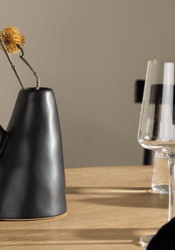 VENTURE DESIGN Ovy vase, m. 1 hank - mat sort stentj (14x13x17H)