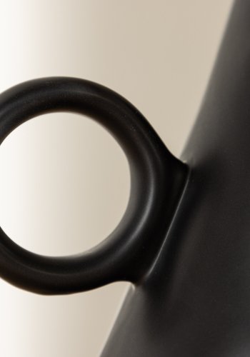 VENTURE DESIGN Ovy vase, m. 1 hank - mat sort stentj (14x13x17H)