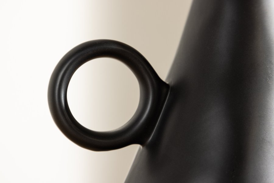 VENTURE DESIGN Ovy vase, m. 1 hank - mat sort stentj (14x13x17H)