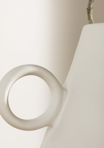 VENTURE DESIGN Ovy vase, m. 1 hank - hvid stentj (14x13x17H)