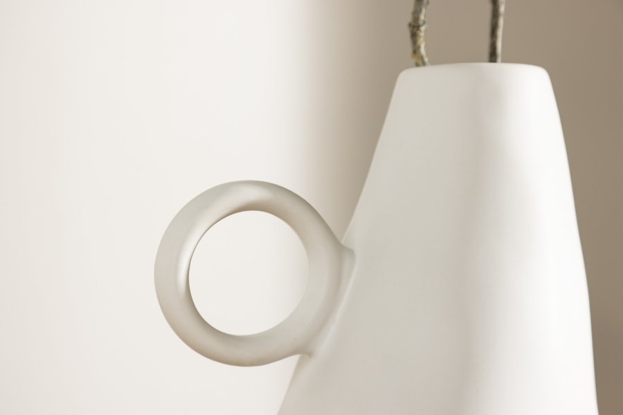 VENTURE DESIGN Ovy vase, m. 1 hank - hvid stentj (14x13x17H)