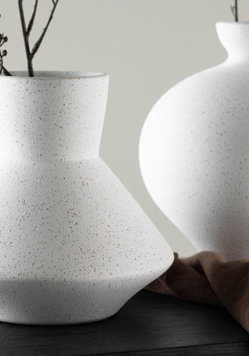 VENTURE DESIGN Rellis vase - hvid/sorte prikker keramik (H20xB22)