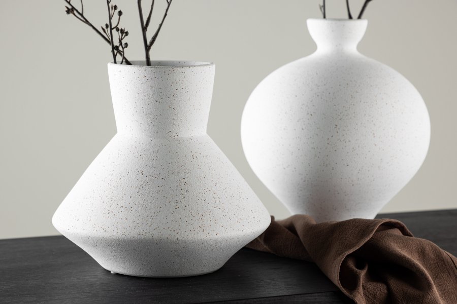 VENTURE DESIGN Rellis vase - hvid/sorte prikker keramik (H20xB22)