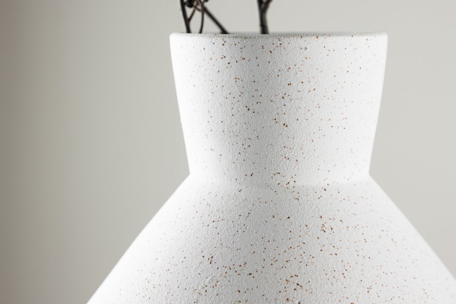 VENTURE DESIGN Rellis vase - hvid/sorte prikker keramik (H20xB22)
