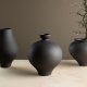 VENTURE DESIGN Rellis vase, rund - sort keramik (D6xH24xB20)