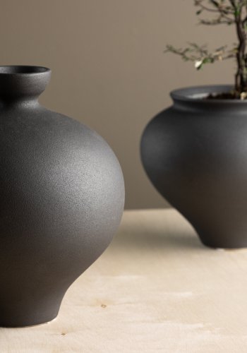 VENTURE DESIGN Rellis vase, rund - sort keramik (D6xH24xB20)