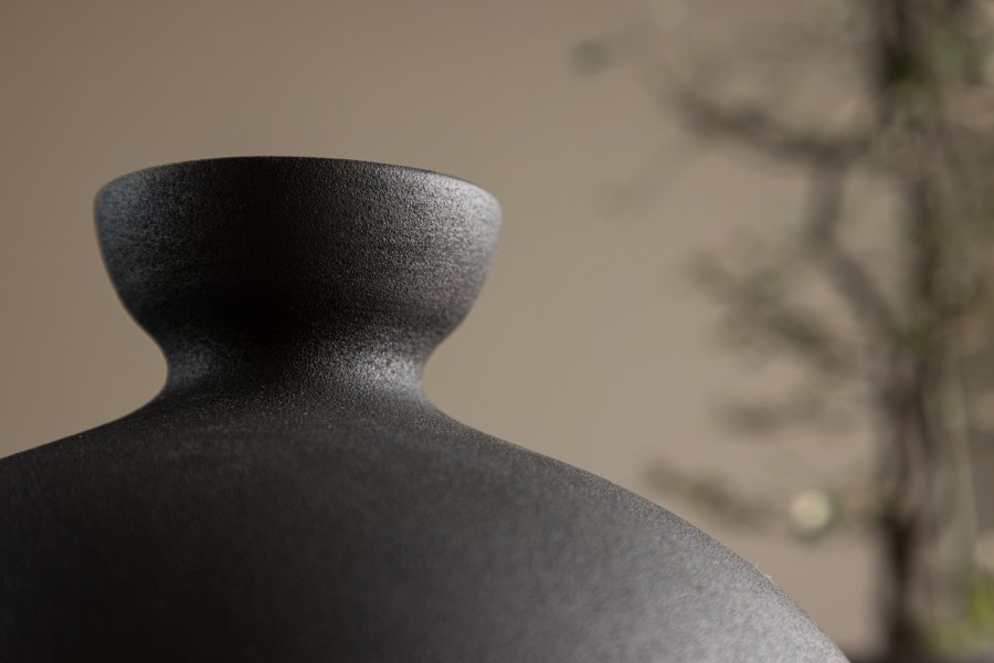 VENTURE DESIGN Rellis vase, rund - sort keramik (D6xH24xB20)