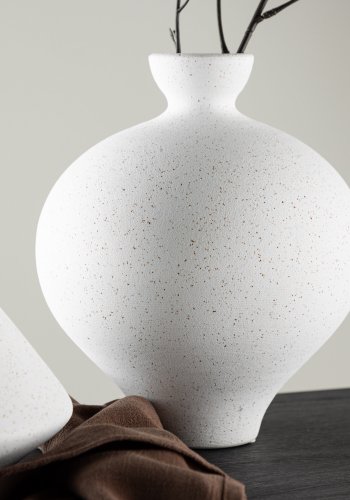 VENTURE DESIGN Rellis vase, rund - hvid/sorte prikker keramik (D6xH24xB20)