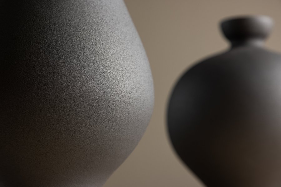 VENTURE DESIGN Rellis vase, rund - sort keramik (D10xH24xB14)