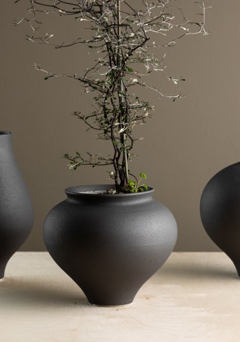 VENTURE DESIGN Rellis vase, rund - sort keramik (D11xH18xB18)