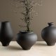 VENTURE DESIGN Rellis vase, rund - sort keramik (D11xH18xB18)