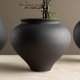 VENTURE DESIGN Rellis vase, rund - sort keramik (D11xH18xB18)
