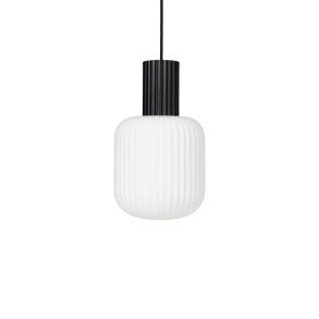 BROSTE COPENHAGEN Lolly loftlampe - hvid opal glas og sort aluminium