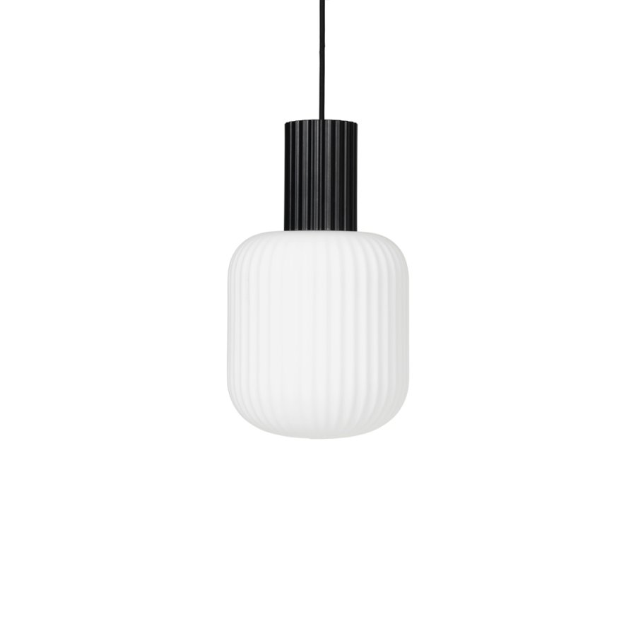 BROSTE COPENHAGEN Lolly loftlampe - hvid opal glas og sort aluminium