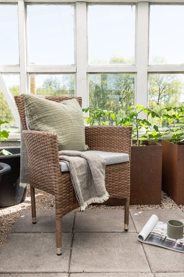 VENTURE DESIGN Malina havestol, m. armln og stofhynde - natur polyrattan og beige aluminium