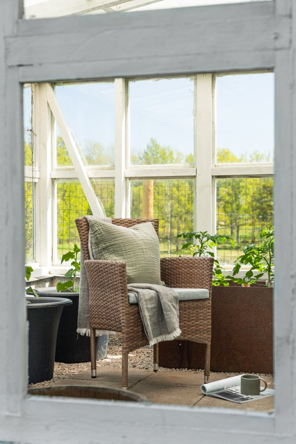 VENTURE DESIGN Malina havestol, m. armln og stofhynde - natur polyrattan og beige aluminium