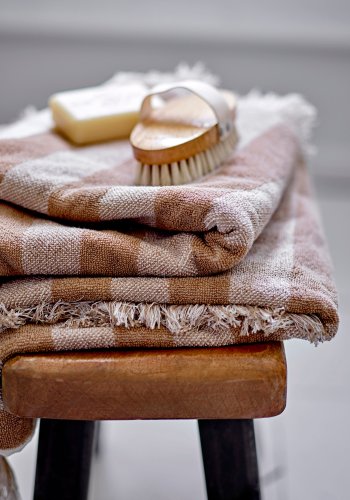 BLOOMINGVILLE Hern piedestal, rektangulr - brun og sort mangotr (45,5x20,5)