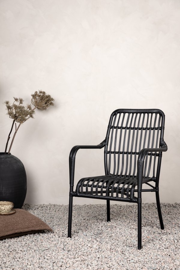 VENTURE DESIGN Rizal udendrs loungestol, m. armln - sort rattan og aluminium