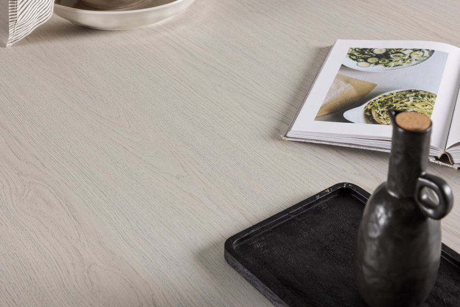 VENTURE DESIGN Mika spisebord, m. 2 hylder - hvidvasket MDF (110x230)