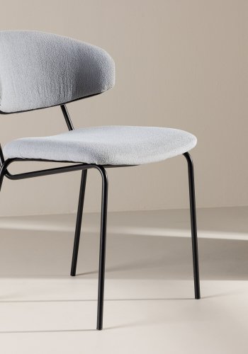 VENTURE DESIGN Chico spisebordsstol - lysebl bouclé stof og sort stl