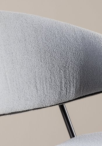 VENTURE DESIGN Chico spisebordsstol - lysebl bouclé stof og sort stl