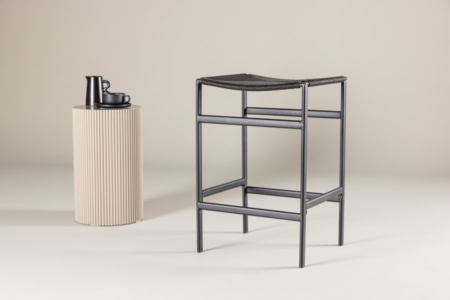 VENTURE DESIGN Polly barstol, m. fodsttte - sort reb og stl