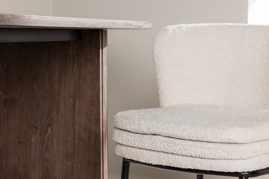 VENTURE DESIGN Agnes spisebordsstol - hvid bouclé stof og sort stl