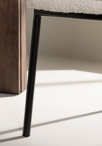 VENTURE DESIGN Agnes spisebordsstol - hvid bouclé stof og sort stl