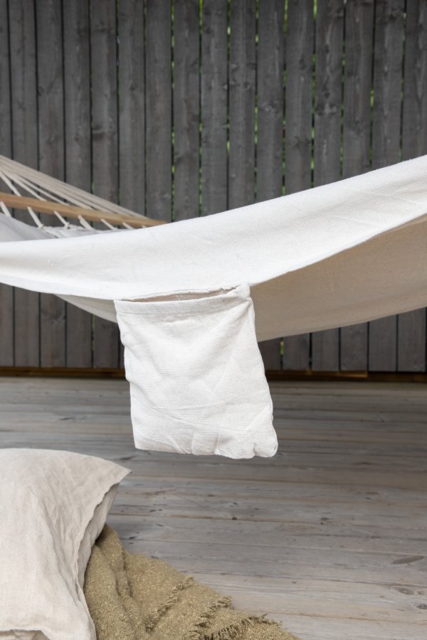 VENTURE DESIGN Anini hngekje - hvid stof og natur tr