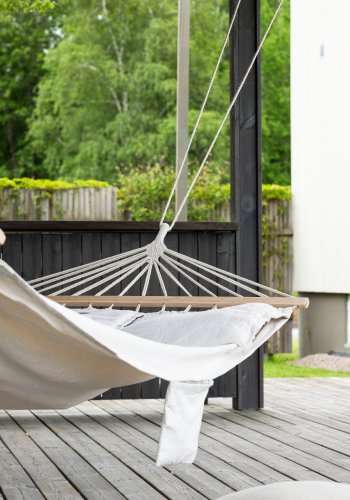 VENTURE DESIGN Anini hngekje - hvid stof og natur tr