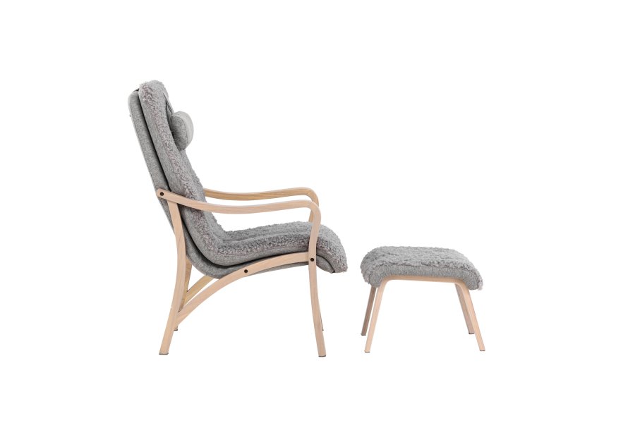 VENTURE DESIGN Frö lnestol m. fodskammel og nakkepude - lysegr polyester og egefinér