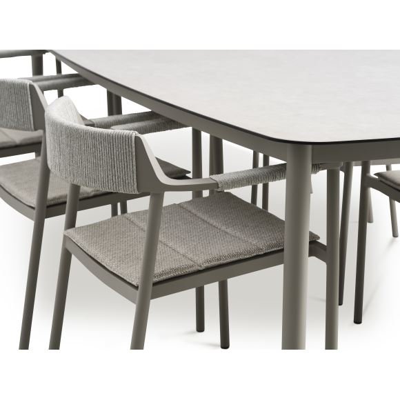 Salina havestol, m. armln og hynde - sand stof og aluminium