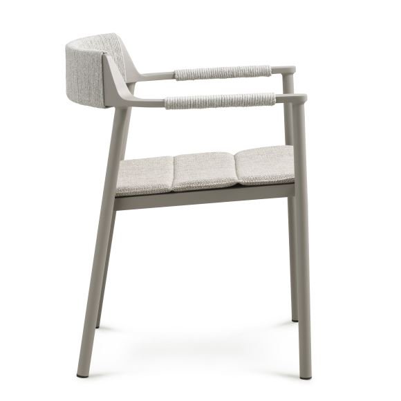 Salina havestol, m. armln og hynde - sand stof og aluminium