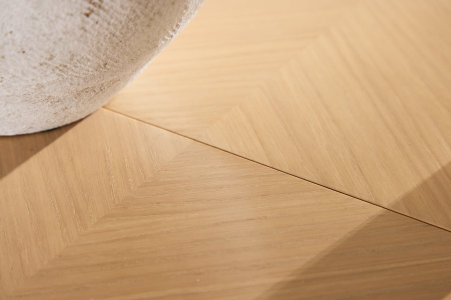 VENTURE DESIGN Strada spisebord, m. 1 tillgsplade - hvidvasket egefinér (120/170x120x74)