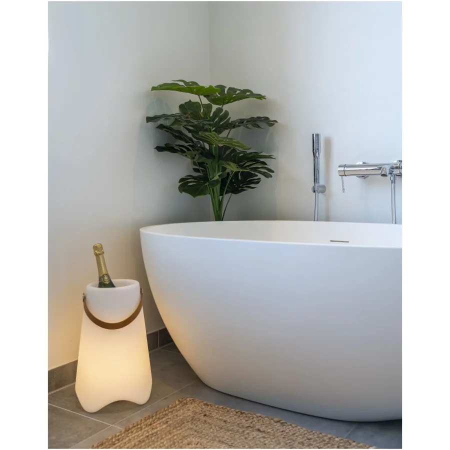 HOUSE NORDIC Bristol LED vinkler, m. strop, genopladelig - hvid polypropylen