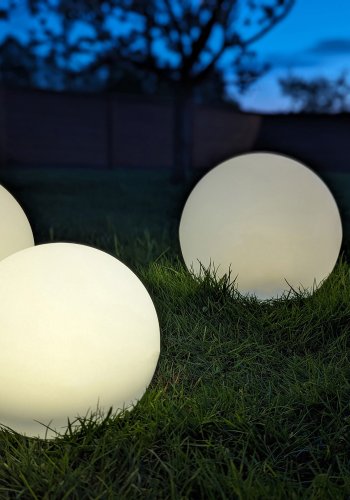 HOUSE NORDIC  Lifton LED Lampe - Lampe, genopladelig med integreret solcelle, hvid<br>25 cm