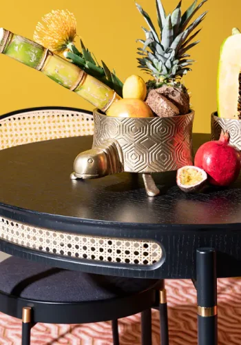 BOLD MONKEY Don't Stop The Webbing spisebord, rund - sort finér, rattan og sort jern (96)