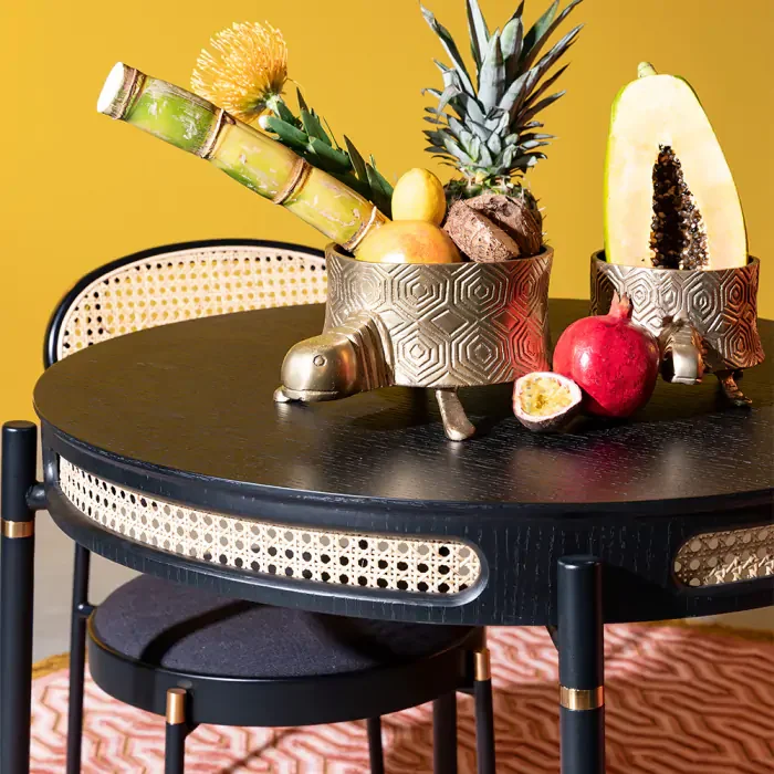 BOLD MONKEY Don't Stop The Webbing spisebord, rund - sort finér, rattan og sort jern (96)