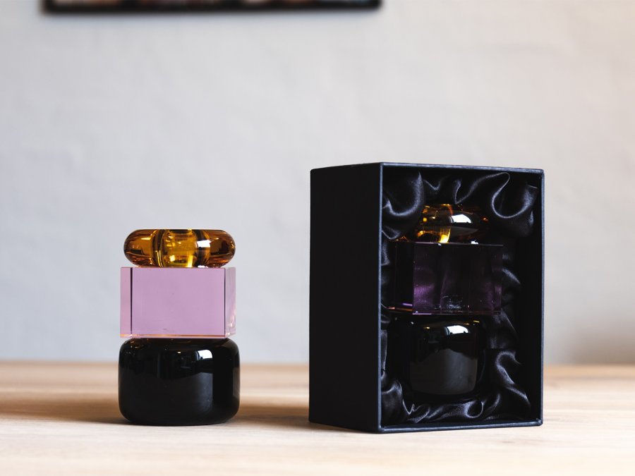 HOUSE OF SANDER Lily lysestage - rav/lyserd/sort krystalglas