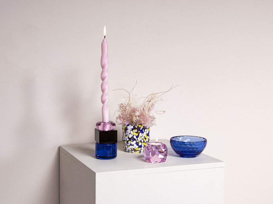 HOUSE OF SANDER Petunia lysestage - lyserd/rgfarvet/bl glas (H:11,5)