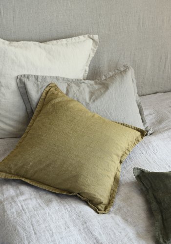 BROSTE COPENHAGEN Linn pudebetrk, kvadratisk - dull gold bomuld/hr (60x60)