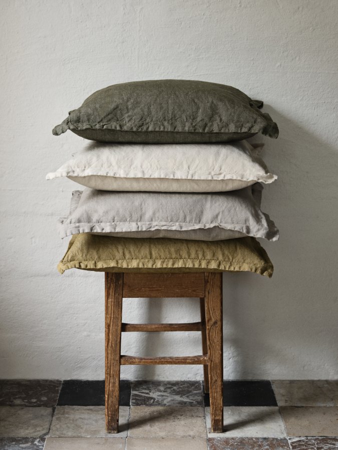 BROSTE COPENHAGEN Linn pudebetrk, kvadratisk - dull gold bomuld/hr (60x60)