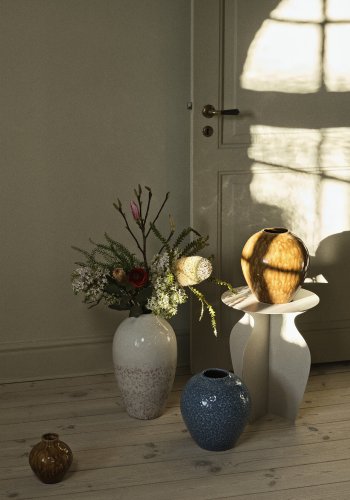 BROSTE COPENHAGEN Urna sidebord, rund - rainy day gr jern (35)