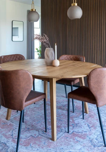 HOUSE NORDIC Metz og Pisa spisebordsst, 1 spisebord, 4 spisebordsstole - brun PU/natur eg